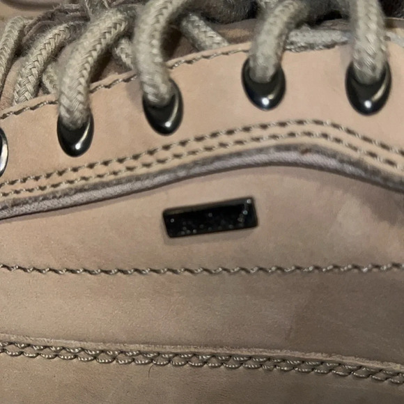 Cabelas Women’s Dry Plus Lace Up Tan Shoes - Picture 7 of 10